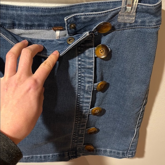 Free People women’s Denim Button-Up Skirt - Picture 3 of 5